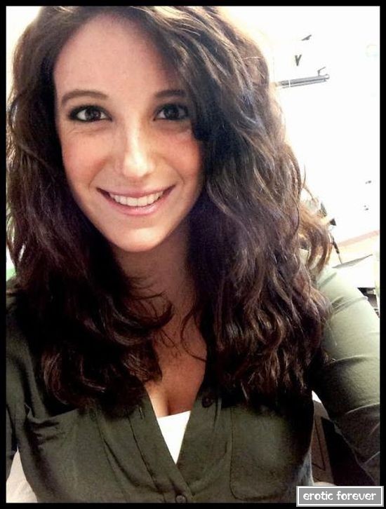 Когда девушкам скучно на рабочем месте