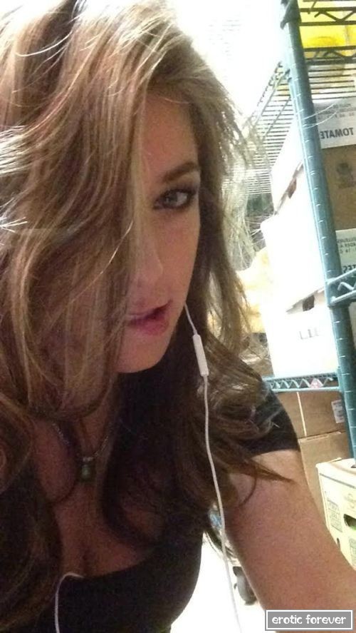 Когда девушкам скучно на рабочем месте