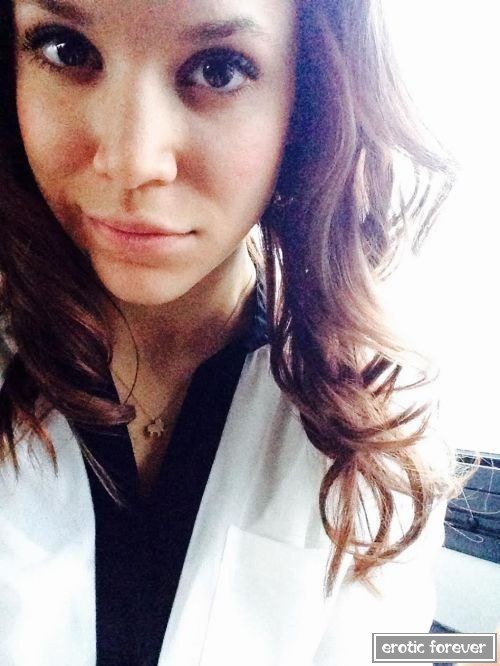 Когда девушкам скучно на рабочем месте