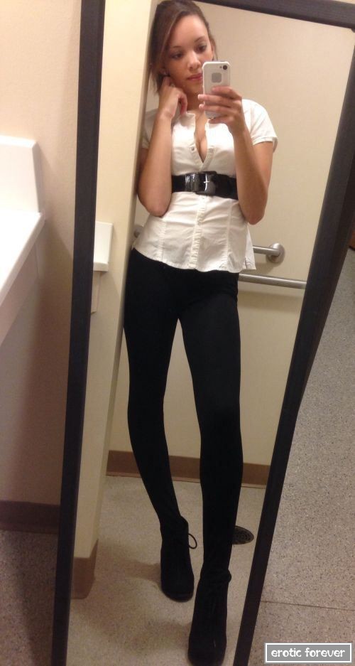 Когда девушкам скучно на рабочем месте