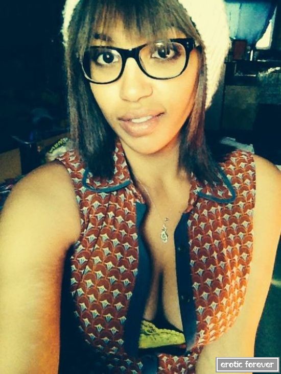 Когда девушкам скучно на рабочем месте