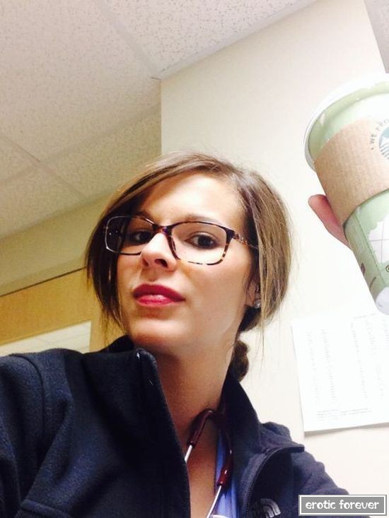 Когда девушкам скучно на рабочем месте