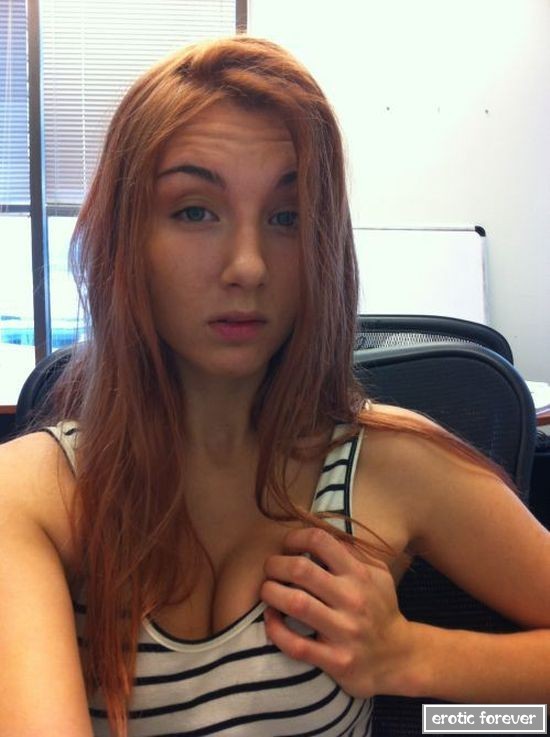 Когда девушкам скучно на рабочем месте