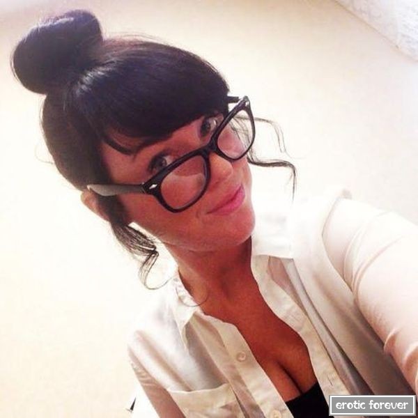 Когда девушкам скучно на рабочем месте