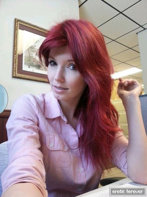 Когда девушкам скучно на рабочем месте