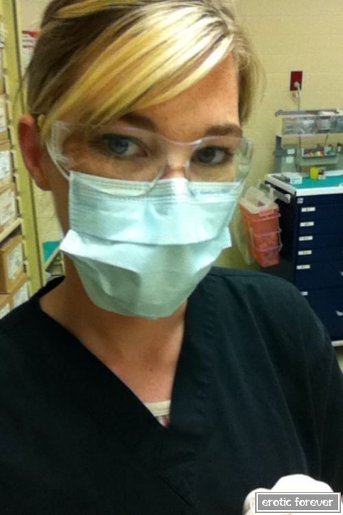 Когда девушкам скучно на рабочем месте