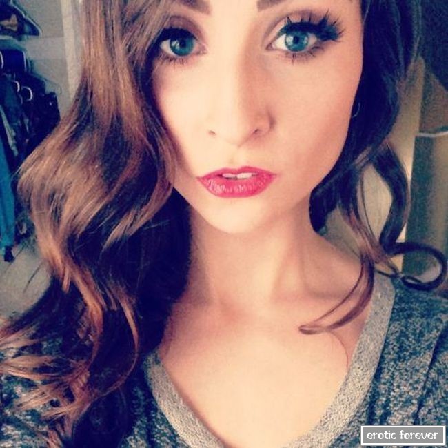 Когда девушкам скучно на рабочем месте