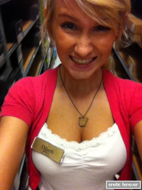 Когда девушкам скучно на рабочем месте