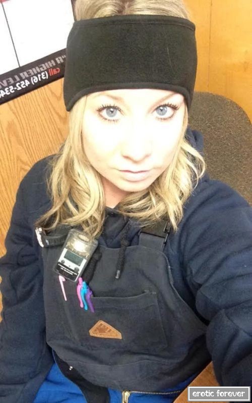 Когда девушкам скучно на рабочем месте