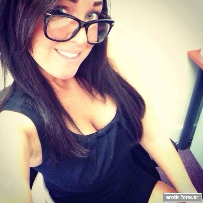 Когда девушкам скучно на рабочем месте