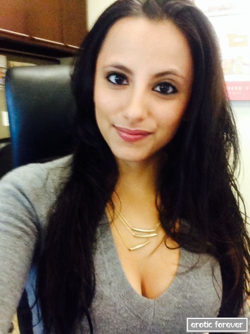 Когда девушкам скучно на рабочем месте