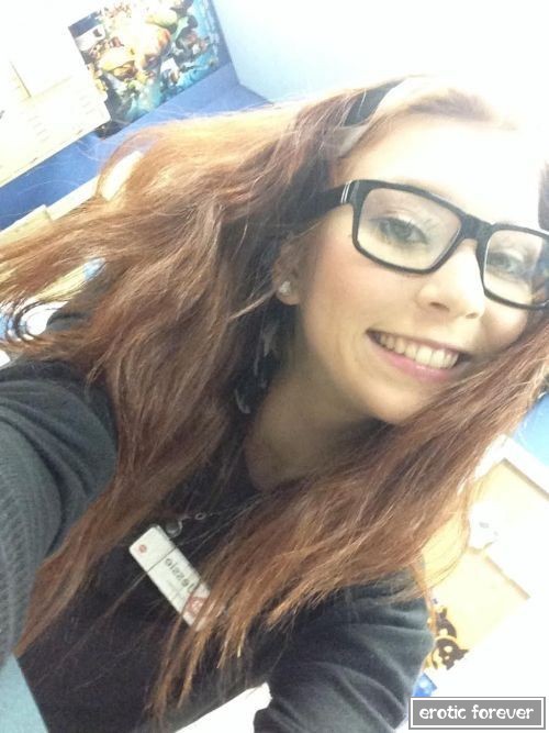 Когда девушкам скучно на рабочем месте