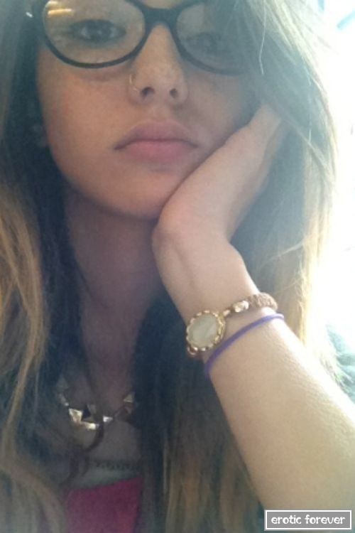 Когда девушкам скучно на рабочем месте