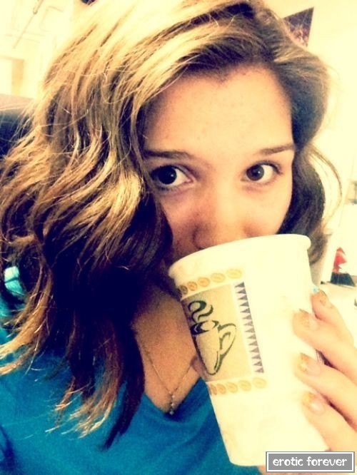 Когда девушкам скучно на рабочем месте