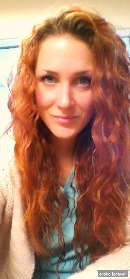 Когда девушкам скучно на рабочем месте