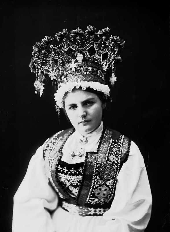 Норвежские невесты в сказочных кокошниках Норвежские невесты в сказочных кокошниках