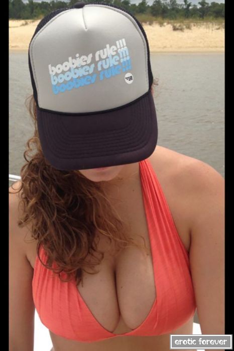 Обворожительные девушки с внушительным размером груди Обворожительные девушки с внушительным размером груди