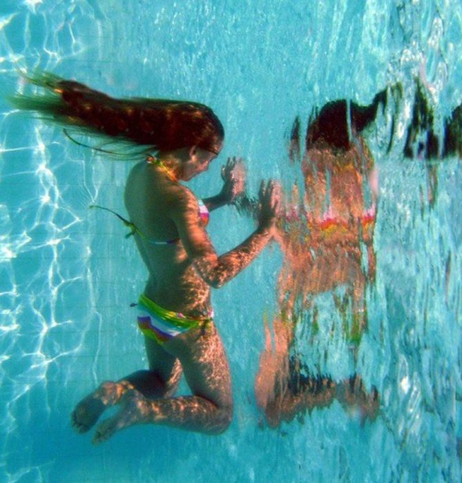 Оригинальные снимки девушек под водой