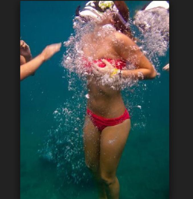 Оригинальные снимки девушек под водой