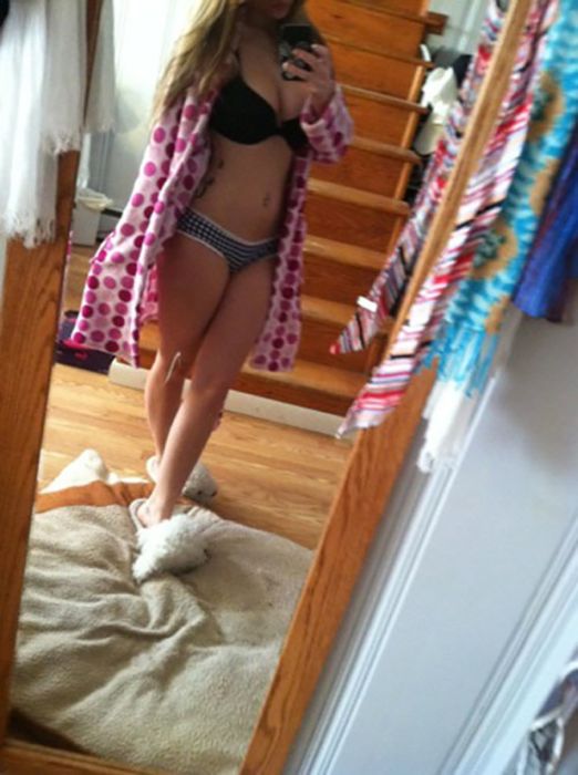 Полуголые девушки из социальных сетей (эротика)