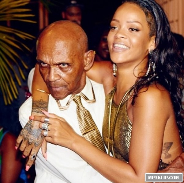 Рианна тусит со своим дедом