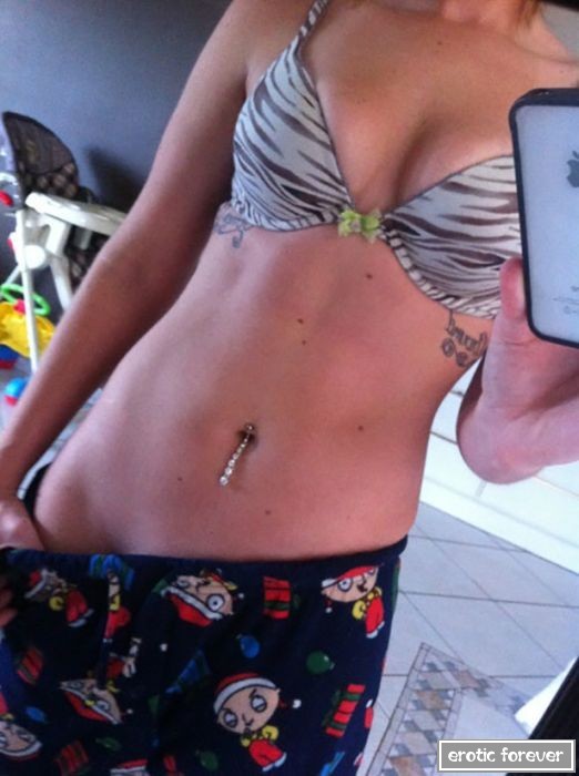 Сексуальные девушки хвастаются своим телом Сексуальные девушки хвастаются своим телом