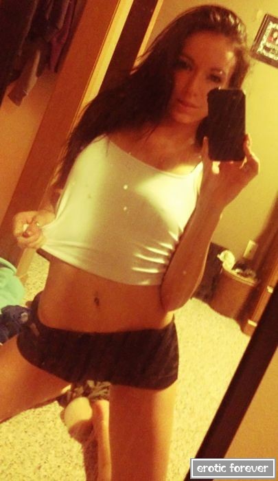 Сексуальные девушки хвастаются своим телом Сексуальные девушки хвастаются своим телом