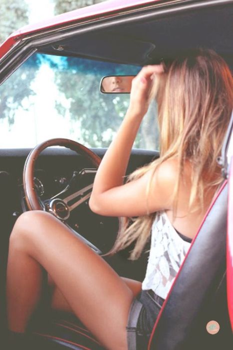 Сексуальные девушки и красивые автомобили