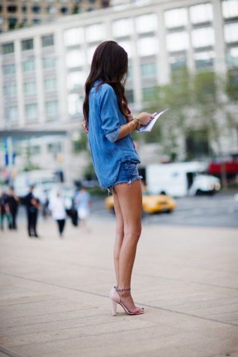 Сексуальные девушки на улицах города