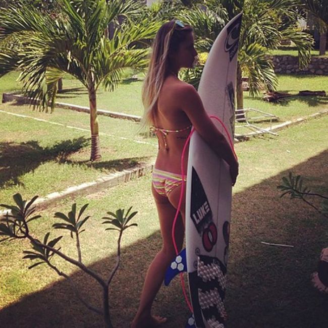 Сексуальные девушки в соблазнительных бикини