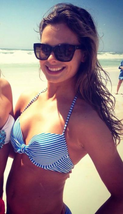 Сексуальные девушки в соблазнительных бикини