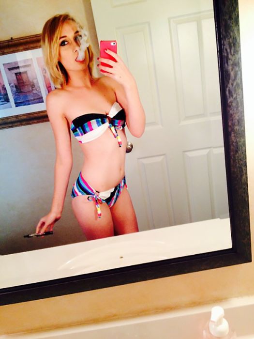 Сексуальные девушки в соблазнительных бикини