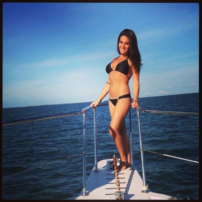 Сексуальные девушки в соблазнительных бикини