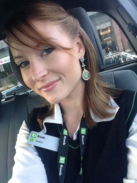 Симпатичные девушки фотографируют себя на рабочем месте. Часть 2