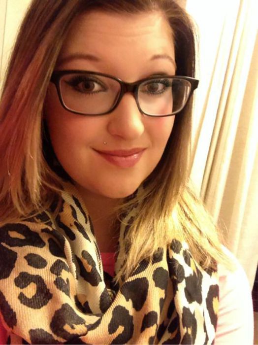 Симпатичные девушки фотографируют себя на рабочем месте. Часть 2