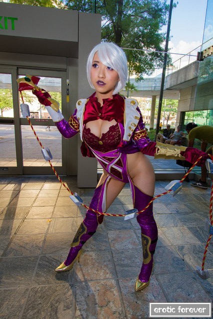 Симпатичные девушки-косплейщицы