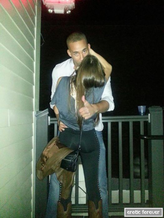 Стройные девушки в обтягивающих лосинах