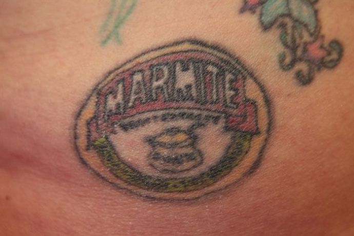 64-летняя бабуля, любит татуировки