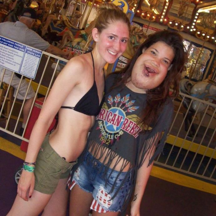 Девушка, любящая оторваться в компании подружек (жесть)