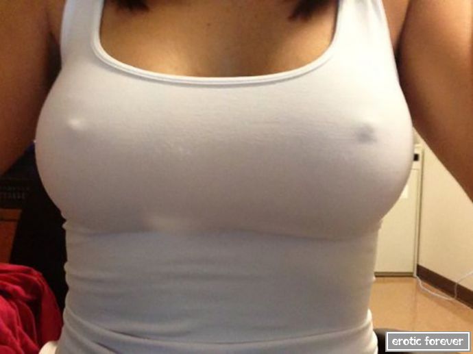 Девушки, которые не носят бюстгальтеров