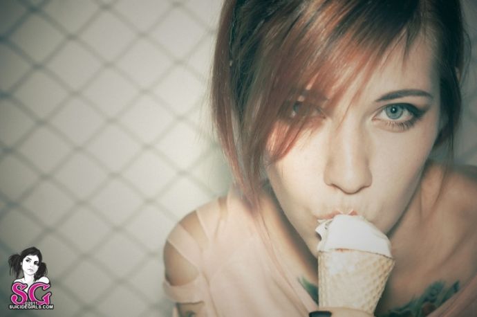 Девушки с татуировками (эротика)