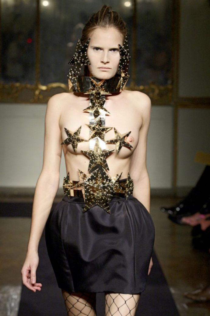 Гламурные монстры без лифчиков