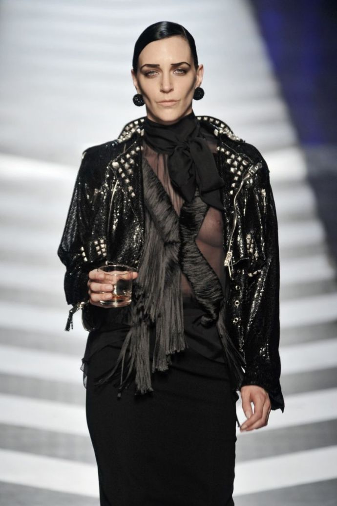 Гламурные монстры без лифчиков