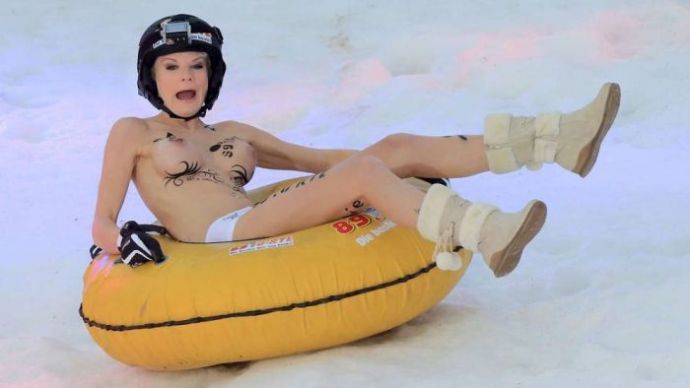 Голый заезд на санках в Германии (эротика)