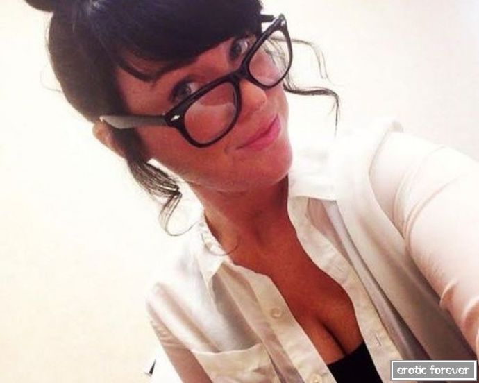 Когда девушкам скучно на рабочем месте