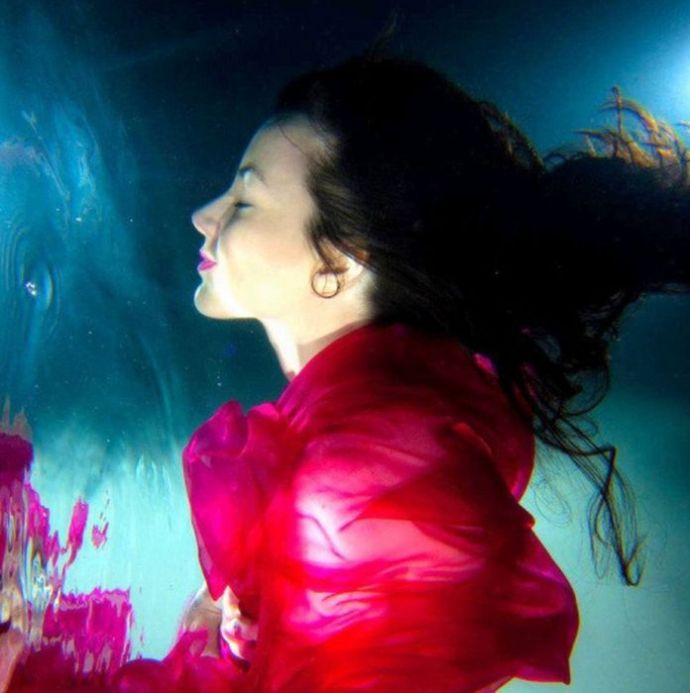 Оригинальные снимки девушек под водой