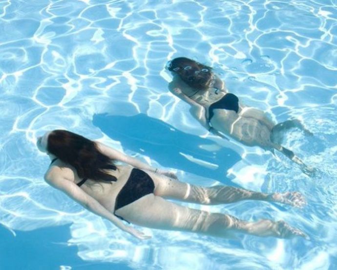 Оригинальные снимки девушек под водой
