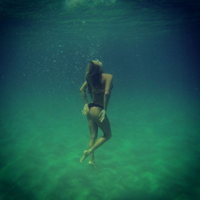 Оригинальные снимки девушек под водой