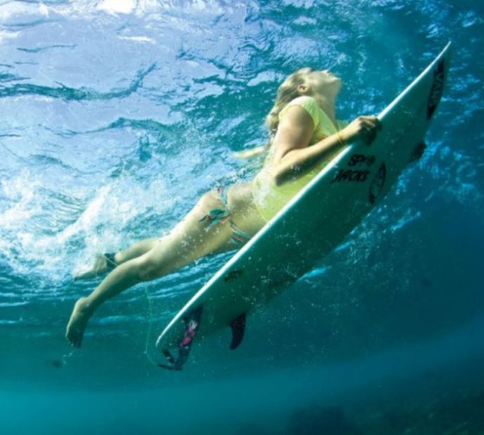 Оригинальные снимки девушек под водой