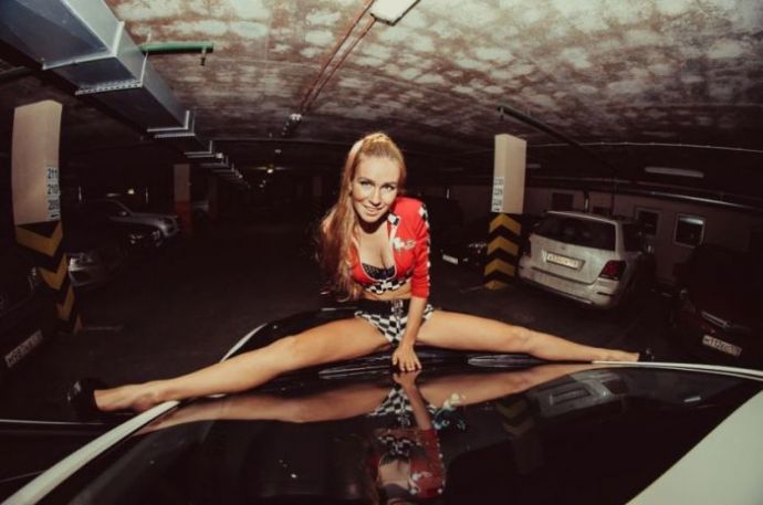 Сексуальные девушки и красивые автомобили